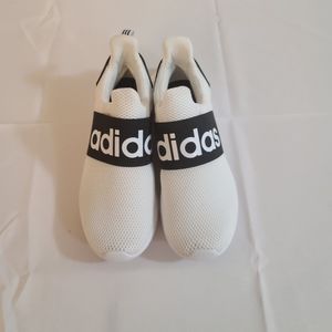 Adidas tennis shoe, size 9 men's,